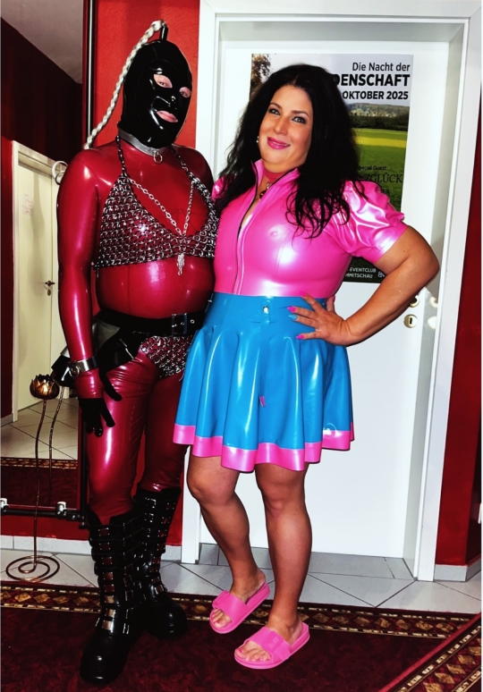 Rubbers_Moon und Katzentatze