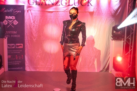 Modenschau mit Glanzglück und Kitty_Klatsch