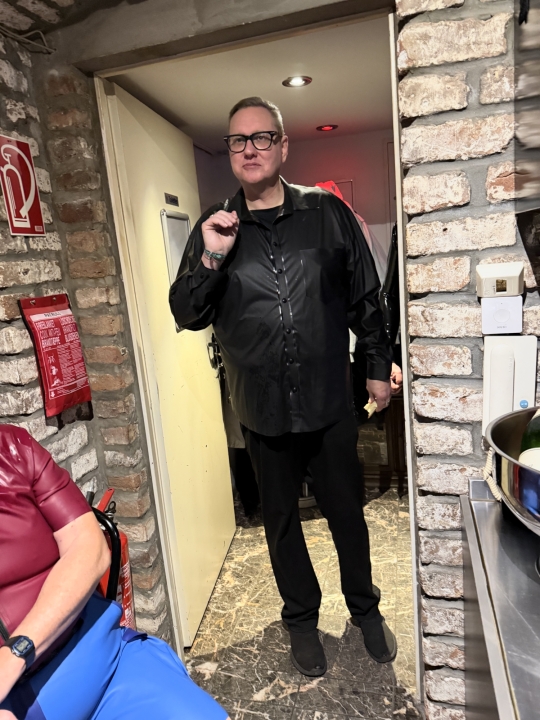 Keller-Party, Dirk-Eröffnung