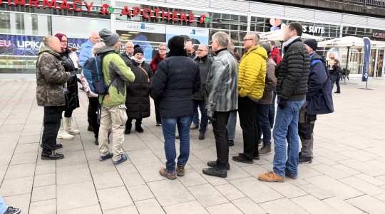 Treffen vorm Bahnhof