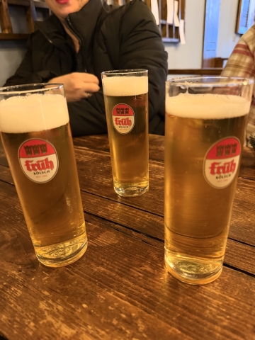 das_erste_Koelsch_des_Tages