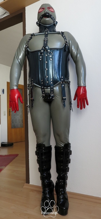 HWDnc 12, Cor 13 und Kondomsuit