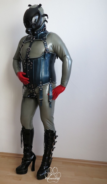 HWDnc 12, Cor 13 und Kondomsuit