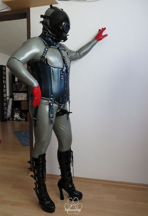 HWDnc 12, Cor 13 und Kondomsuit