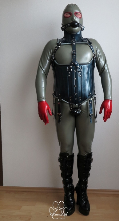 HWDnc 12, Cor 13 und Kondomsuit