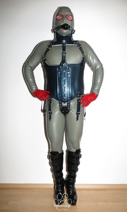HWDnc 12, Cor 13 und Kondomsuit
