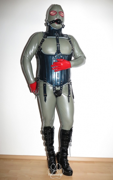 HWDnc 12, Cor 13 und Kondomsuit