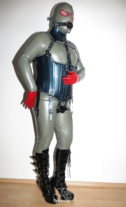 HWDnc 12, Cor 13 und Kondomsuit