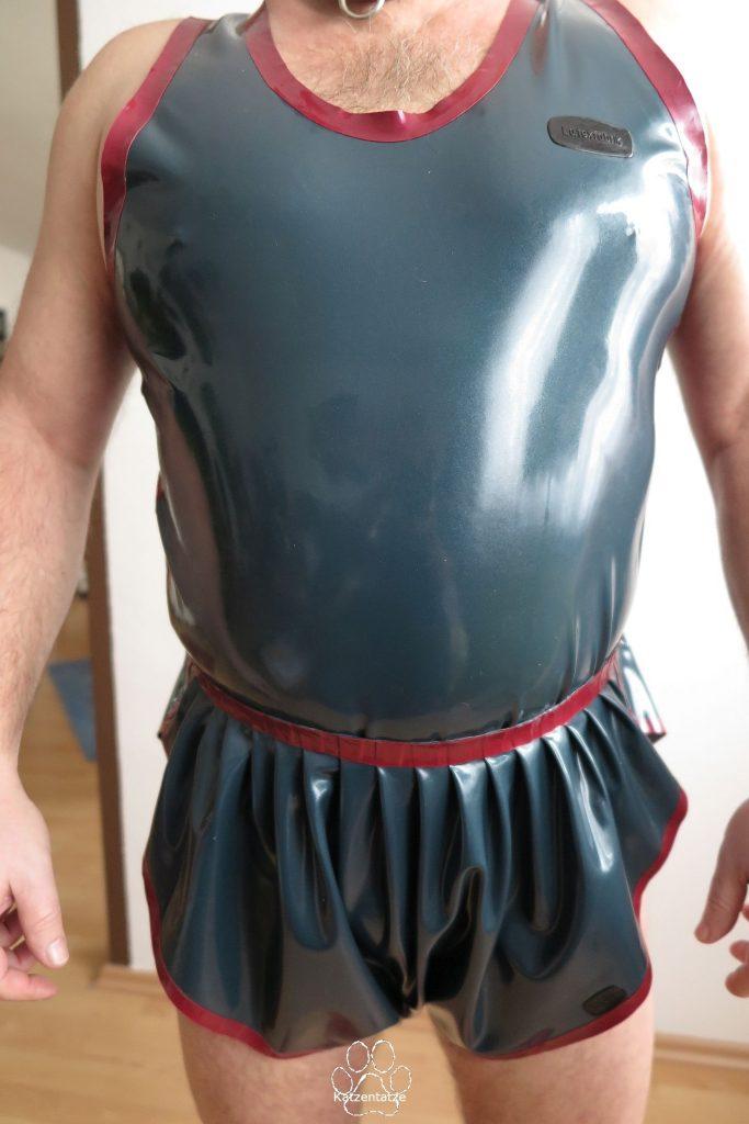 Hemd und Sprintershorts von vorn, LatexFabrik